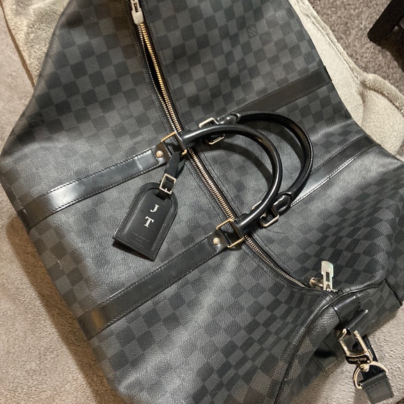 Louis Vuitton - Picture 1 of 1